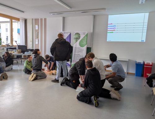 Achtklässler lernen Leben retten – Aktion „Kids Save Lives“ an der Mittelschule